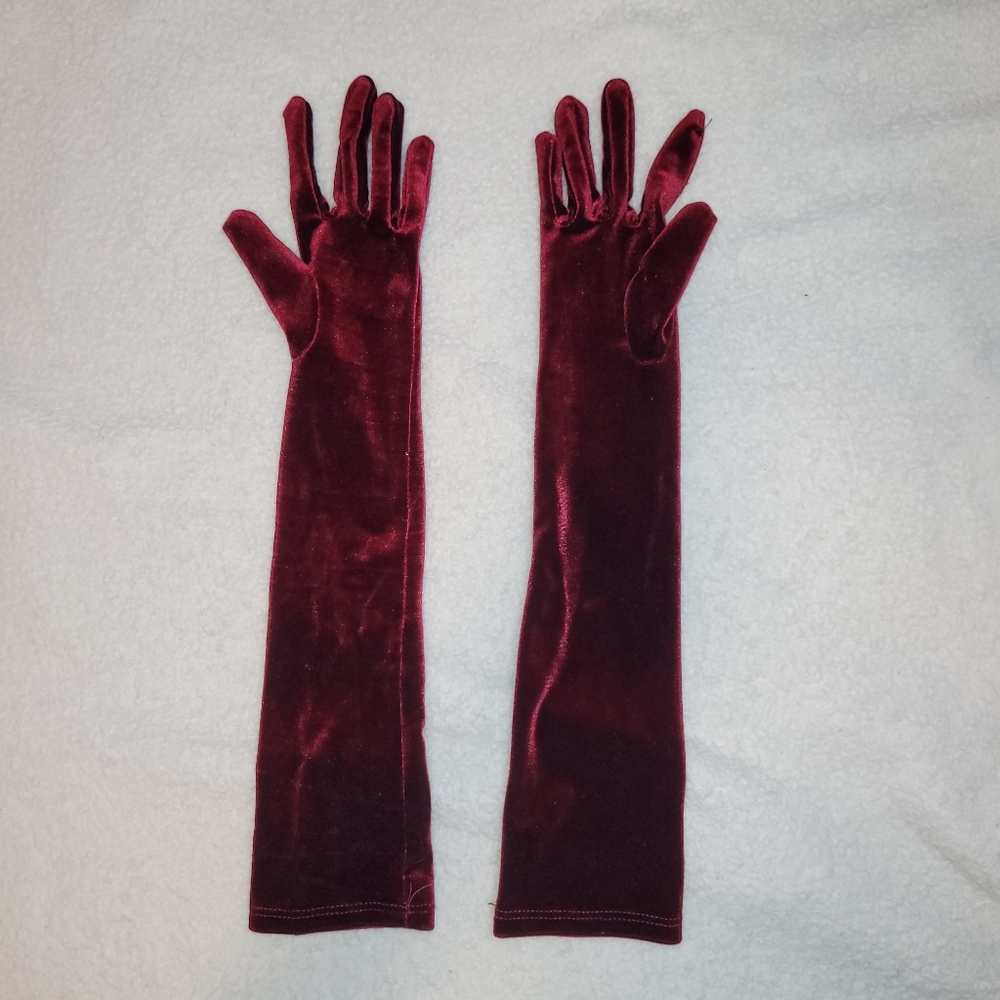 Red velvet gloves